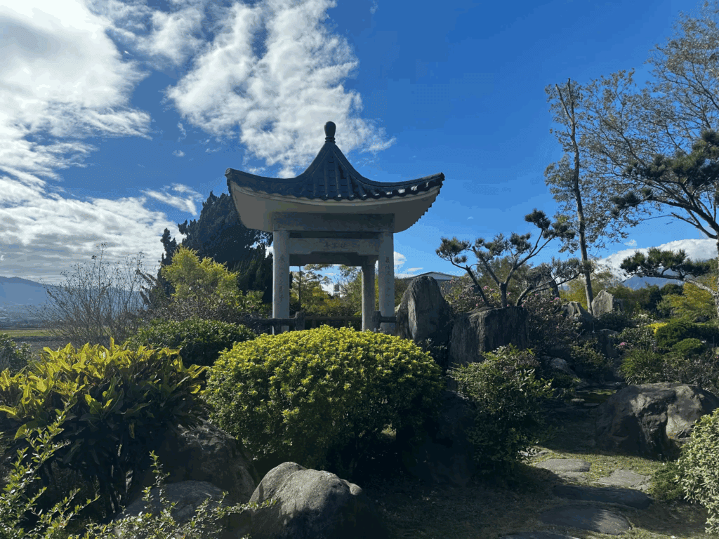 常見的日式庭園,充滿著各式各樣的景觀樹木!