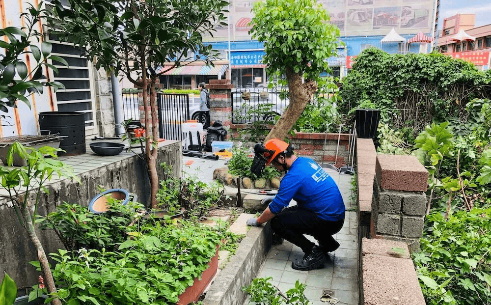 社區前庭後院的大樹修剪及花圃整理常常是管委頭痛的地方。